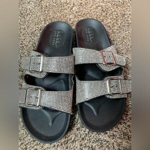 Nicole miller sequins slides-size 8.5
Euro 40